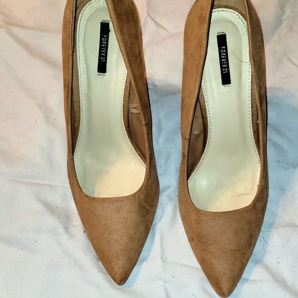 Women forever 21 gold suede pumps size 9